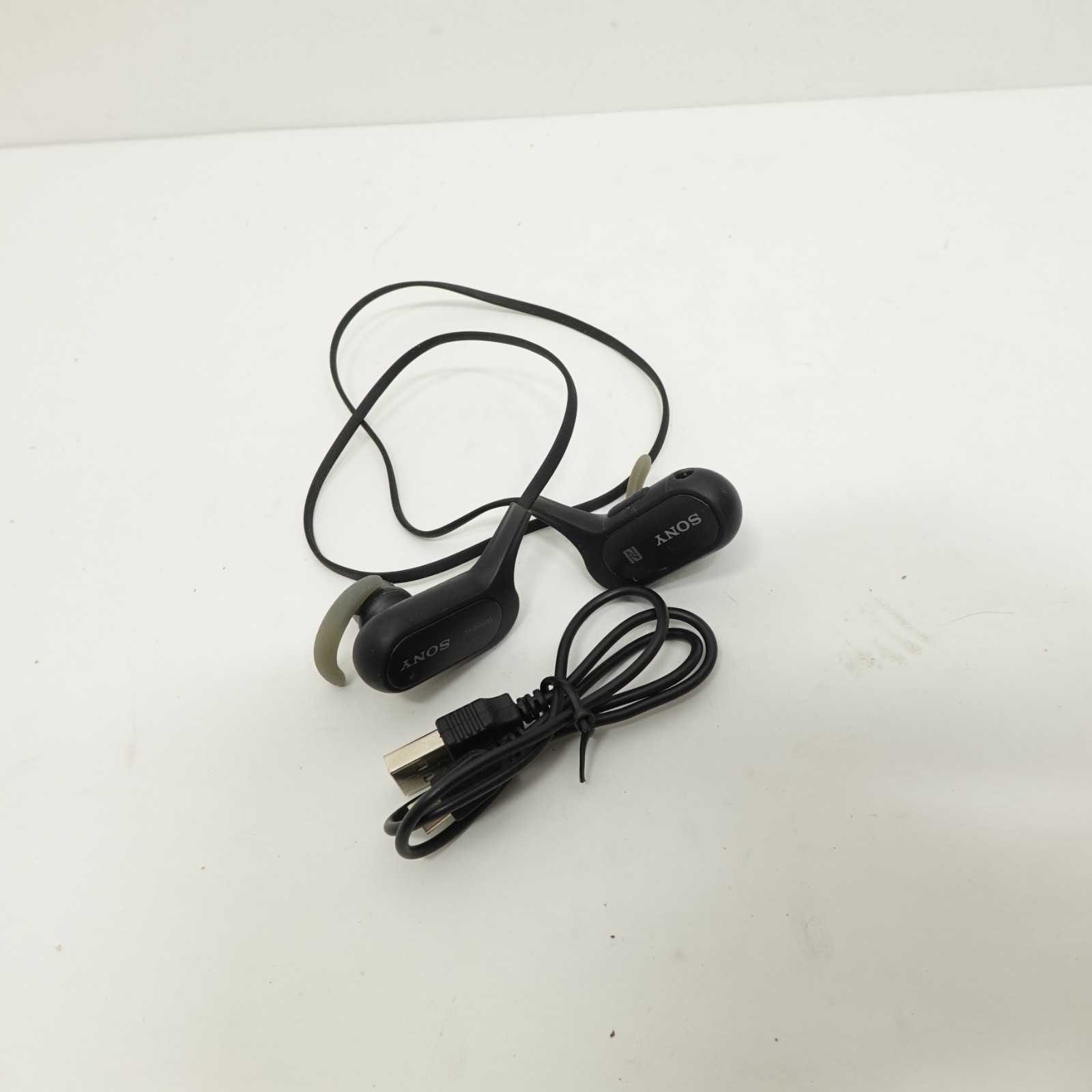 Sony Wireless Bluetooth Sports In-Ear Headphones Earbuds Black w/ USB Cable