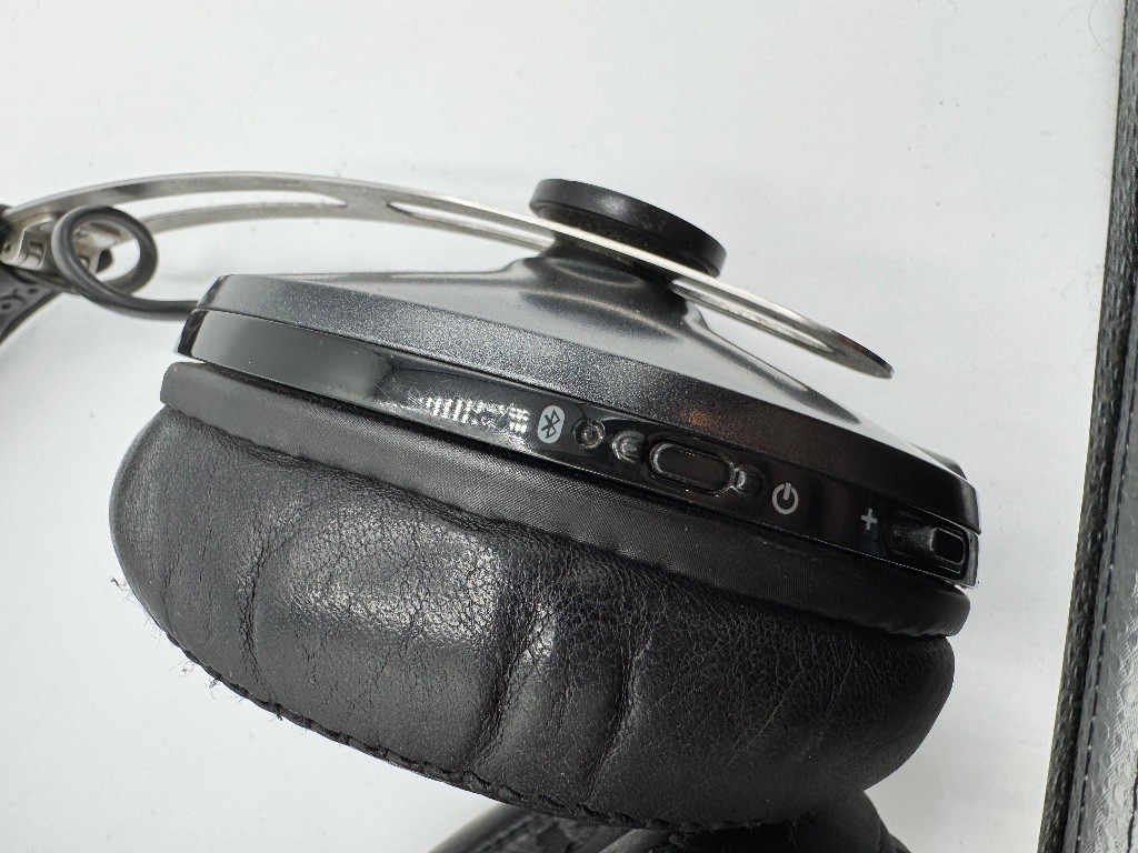 Sennheiser Momentum 2.0 Wireless Bluetooth Over-Ear Headphones Black – For Parts