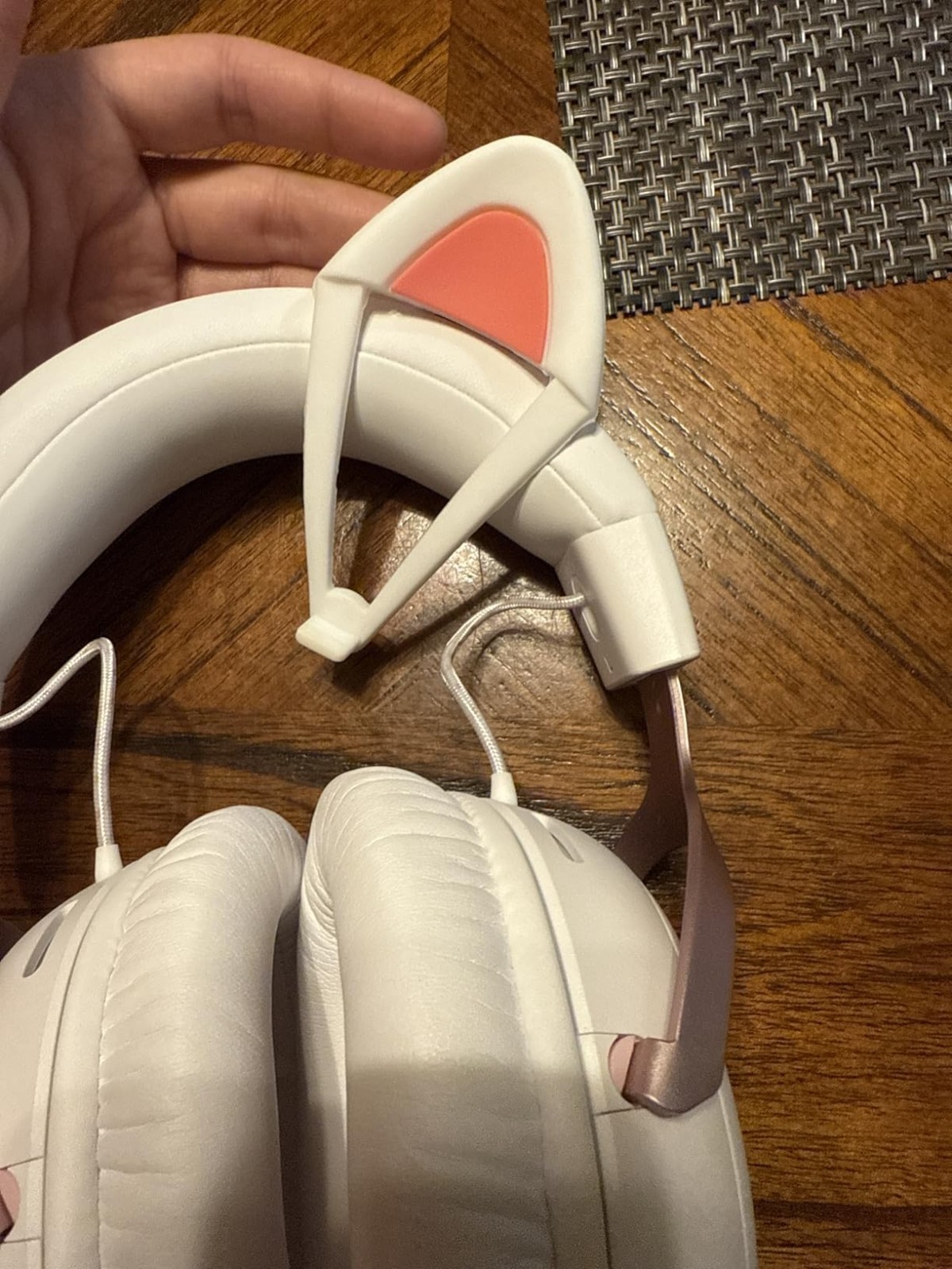 Lively Cat Ears for Headsets – Perfect Accessory for Gamers in Black & Pink
