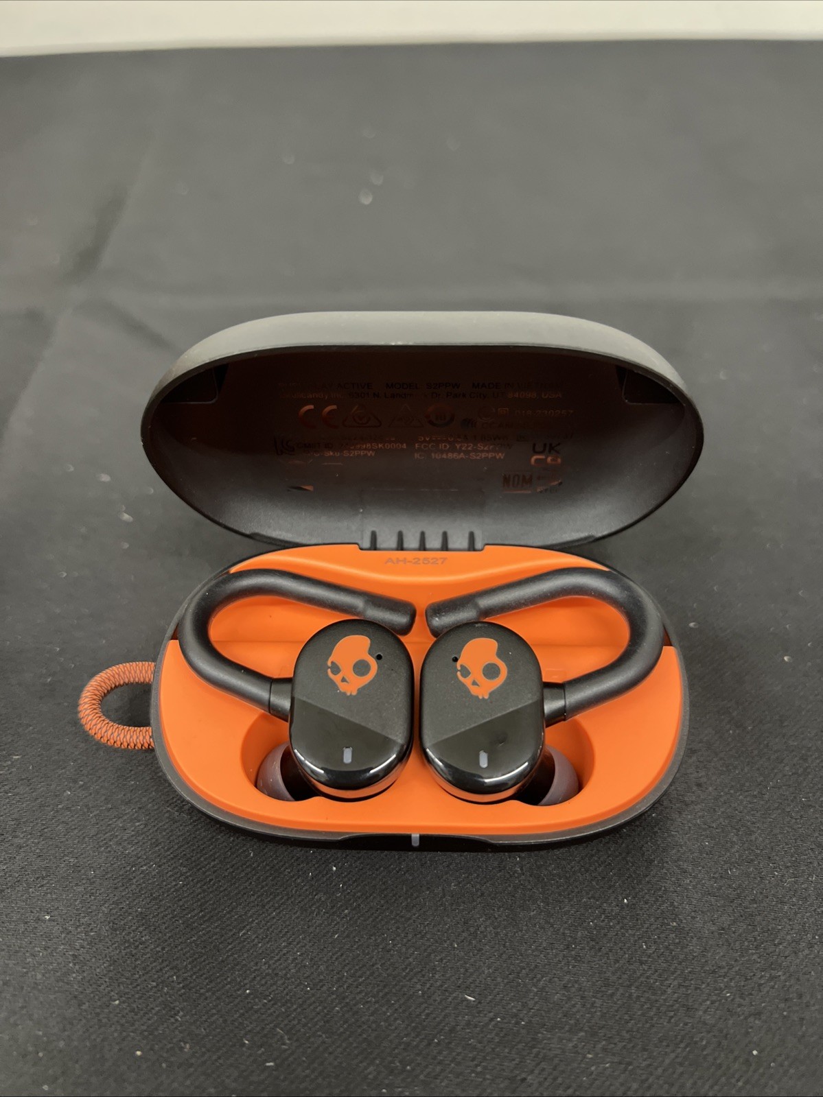 Skullcandy Push Play Active Wireless Earbuds w/Charging Case – Black/Orange