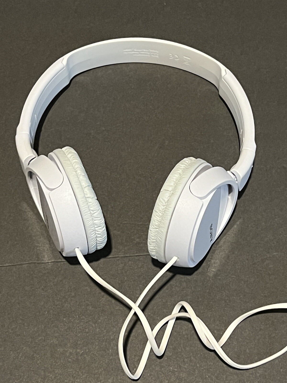 Sony MDR-ZX110 Ear-Pad (On the Ear) Headband Headphones – White