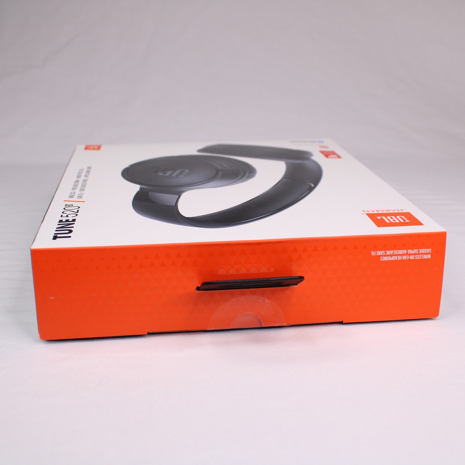 JBL Tune 520BT Wireless On-Ear Headphones Pure Bass Sound Blue Tooth Brand New