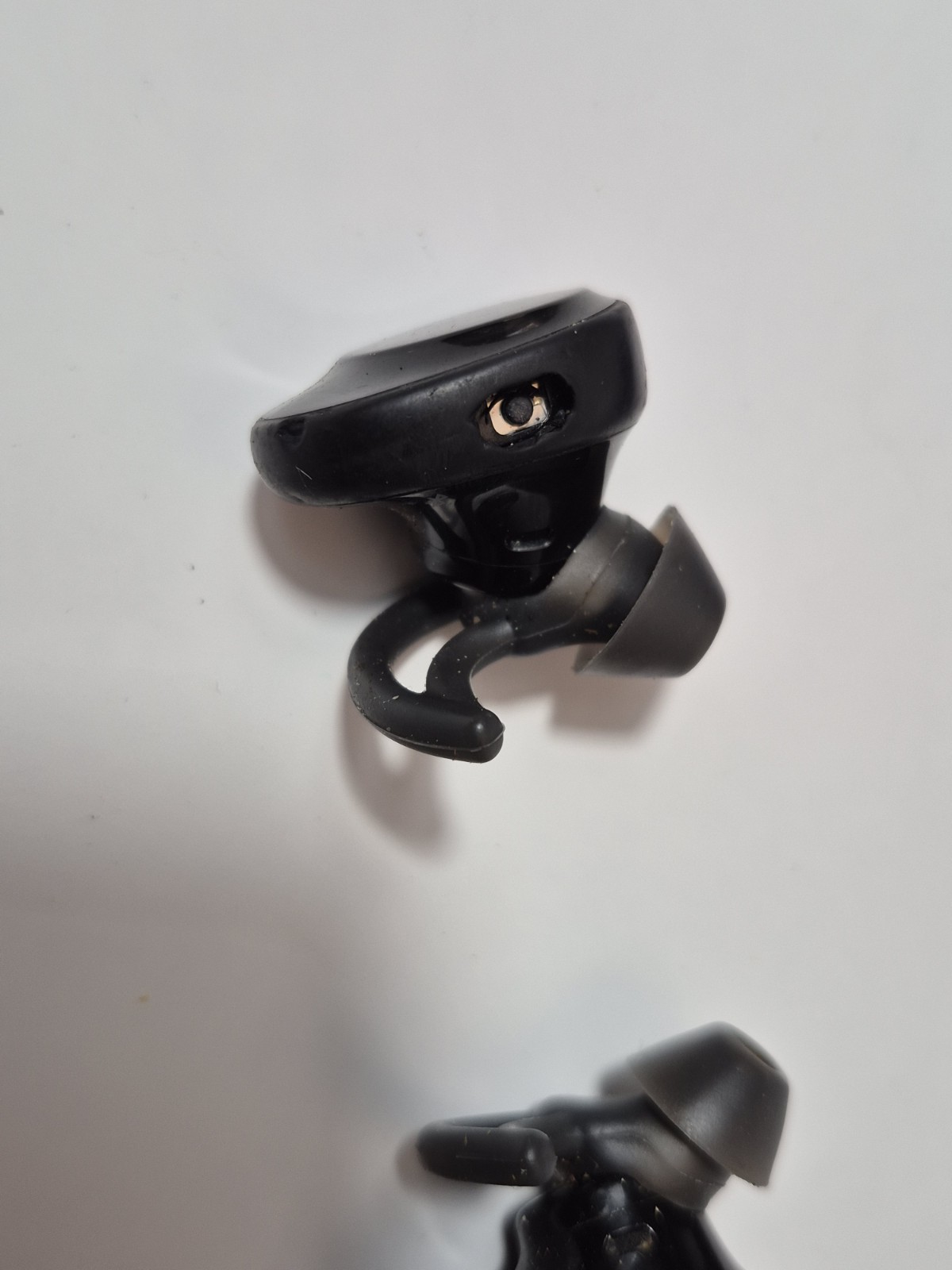 Bose SoundSport Free In-Ear Noise Cancelling Bluetooth Earbuds – Black For Parts