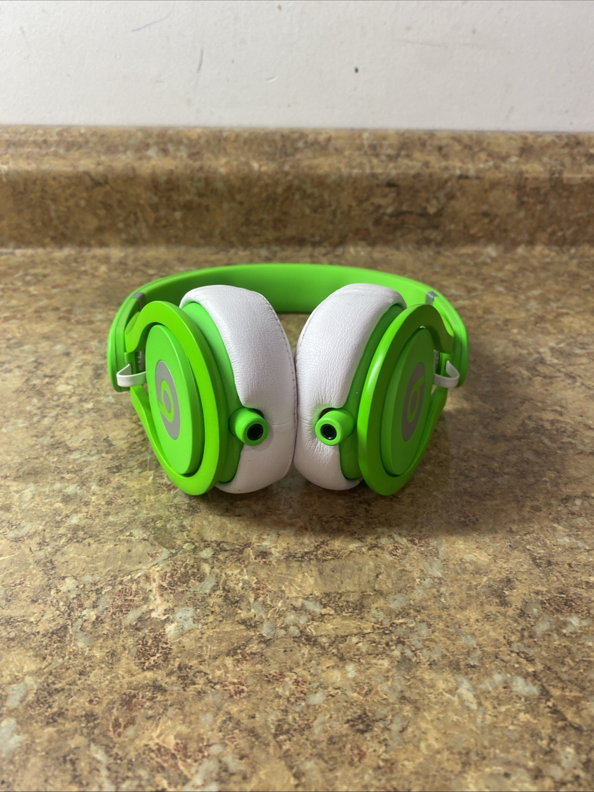 Beats by Dr. Dre Mixr Headband Headphones (Green) Pre-owned Free Shipping