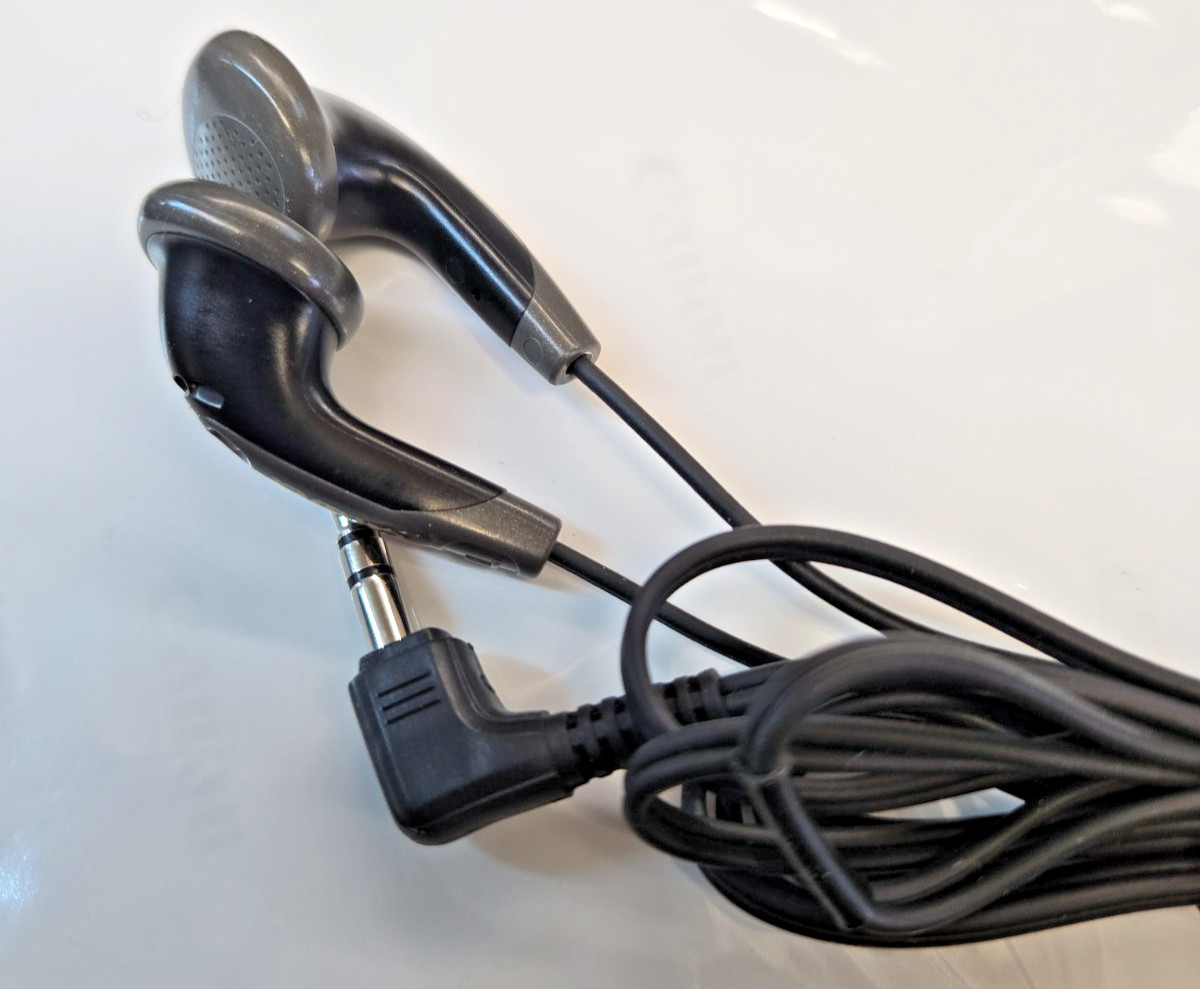 Vintage Aiwa Black 3.5mm Jack Wired Classic Earbud Headphones