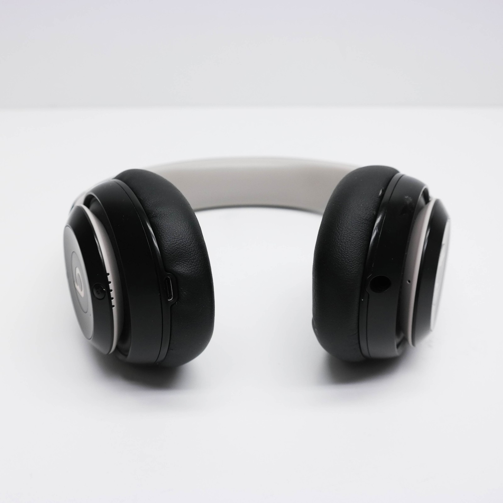 Beats Studio Pro Wireless Over-the-Ear Headphones Black Gold MC2N4LL/A READ