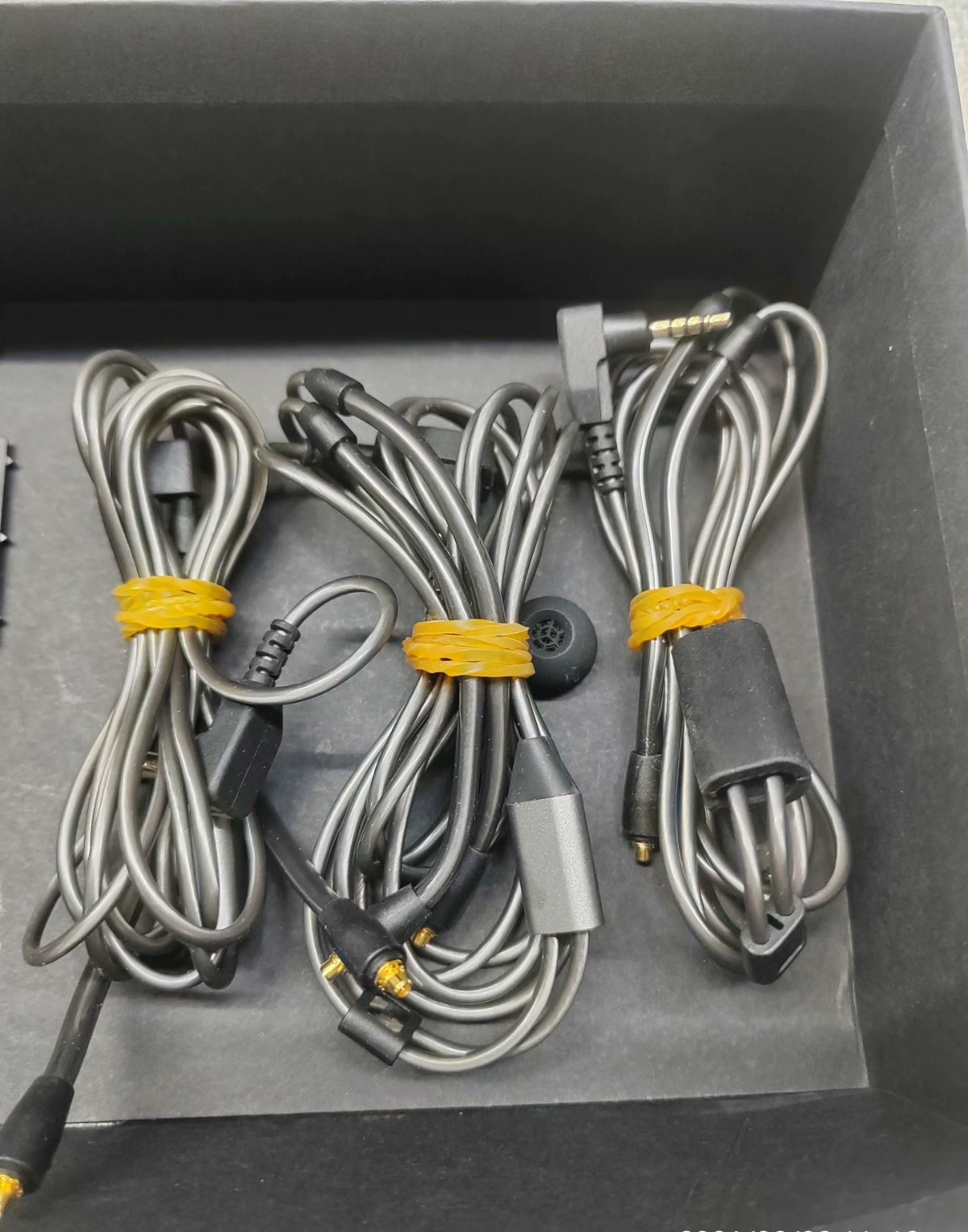 Sennheiser IE900 In-Ear Monitors IEM Earphones Full Set Cables Case Accessories
