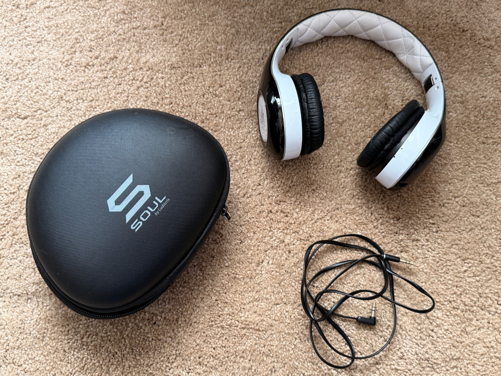 Soul SL300 Headband Headphones – Good Condition – Black/White