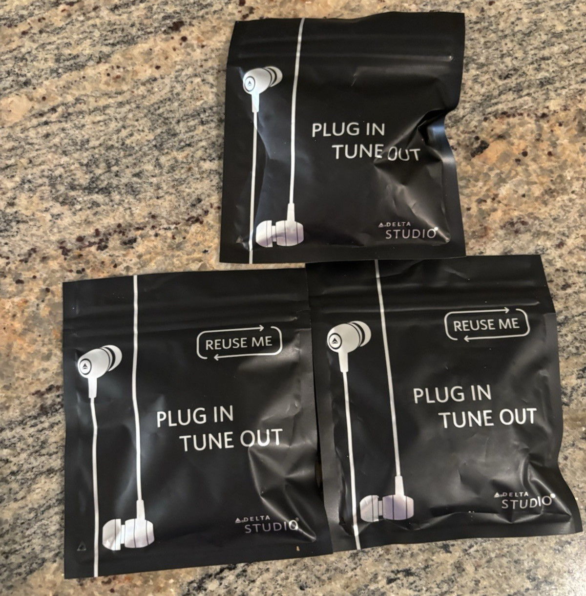 3 Pair of Delta Airlines Earbuds Headphones Wired Plug In Tune Out New Sealed