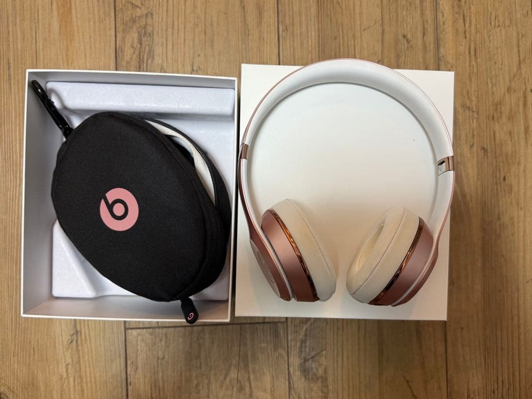 Beats Solo3 Wireless Headphones Rose Gold & White, with Case & USB cable