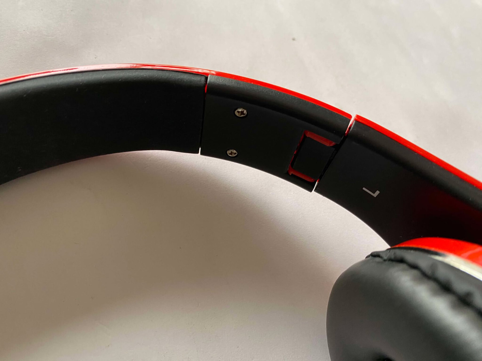 COBY RED HEADPHONES – Over the ear muff Soft Foldable wireless listen VERY GOOD