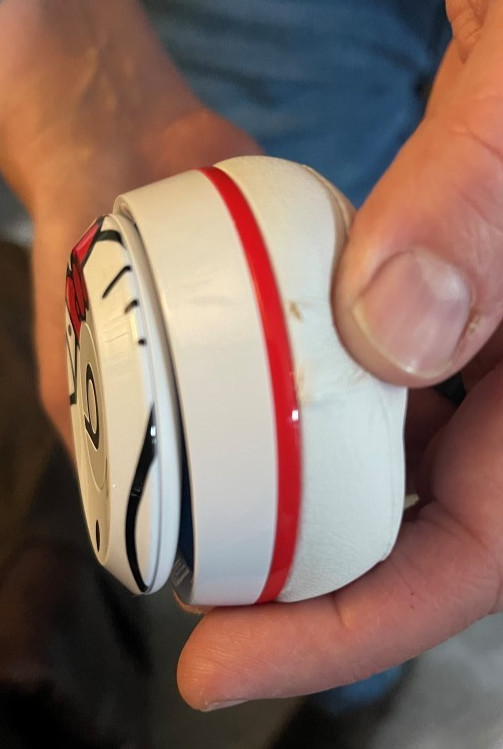 READ!! Hello Kitty Beats Solo 2 Special Edition Wired Headphones SOLD AS IS
