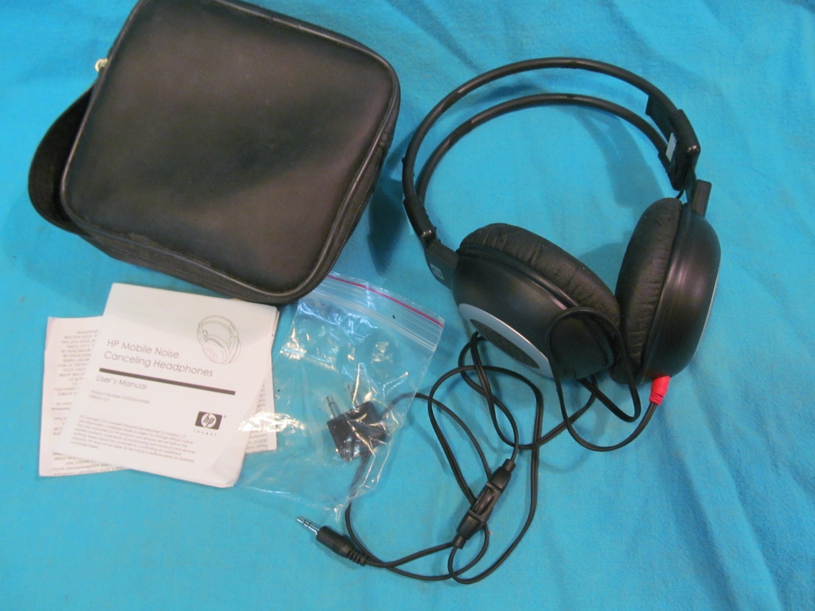 HP NOISE CANCELLING HEADPHONES GF552AA MR-588 WITH CASE & AIRPLANE ADAPTER