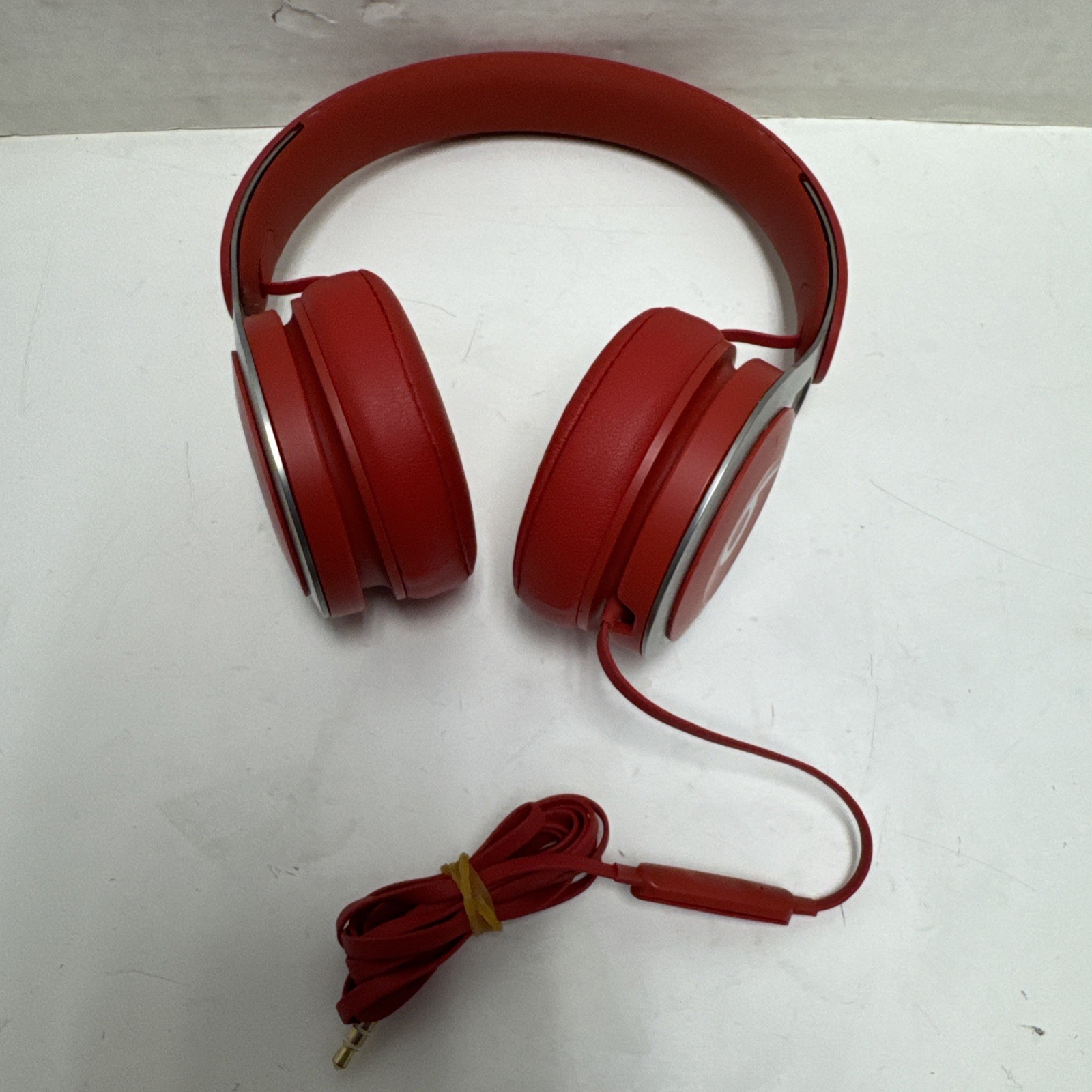 Beats by Dre Foam On Ear Wired Red Headphones Silver Metal Sides Unisex Powerful