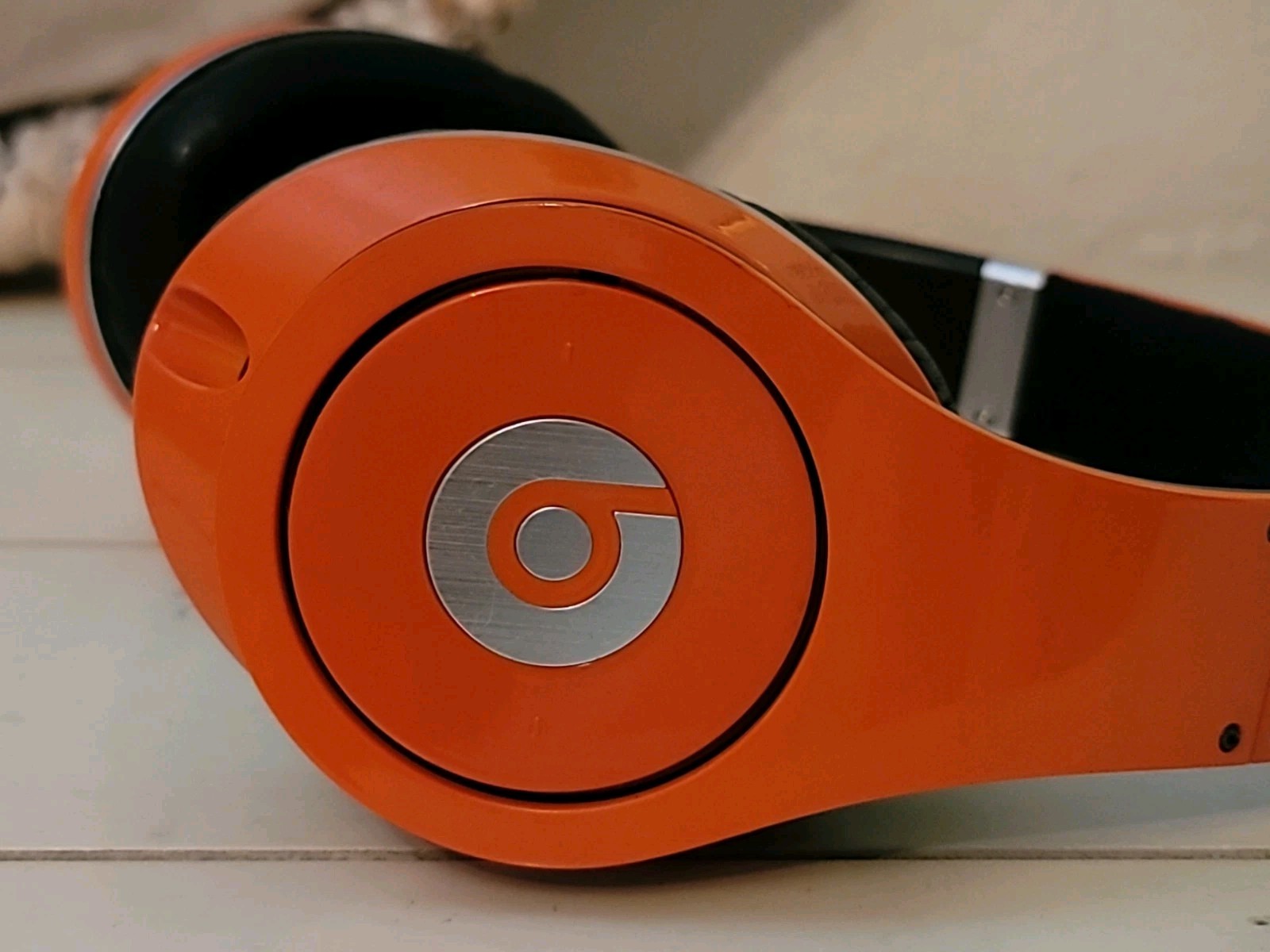 Monster Beats by Dr. Dre Studio 1st Gen Headphones Orange – – RARE!