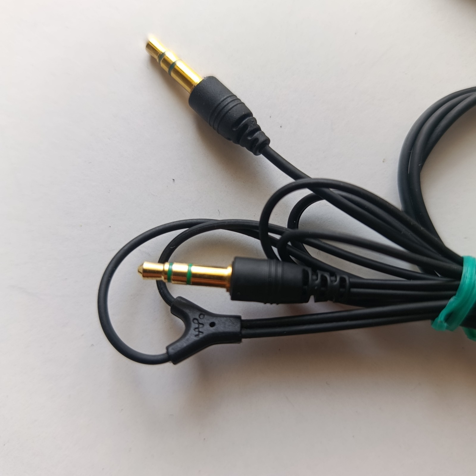 SONY Earphone E0931 Black and Pink from Player NW-S203F Used with Extension