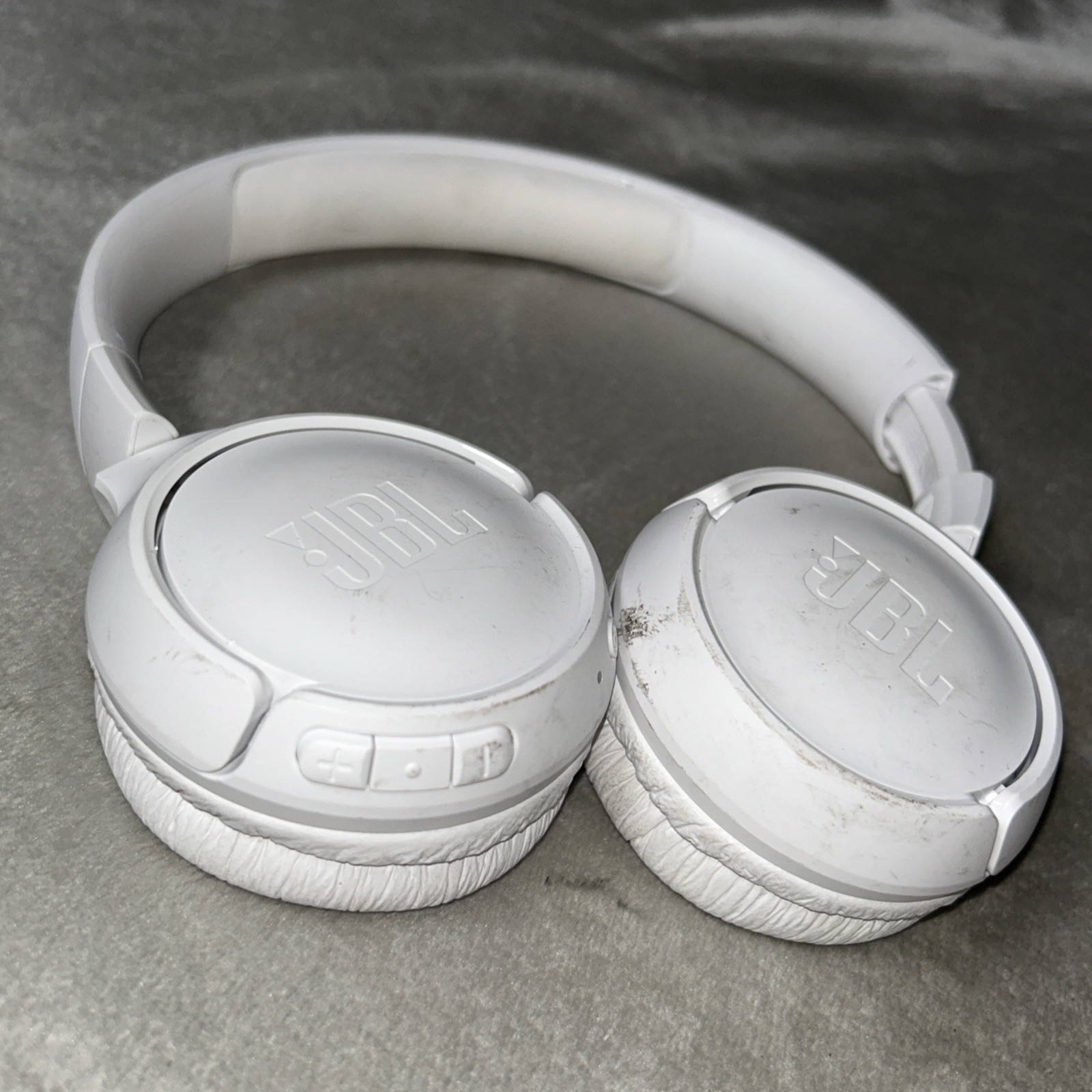 JBL TUNE 520BTR wireless on-ear headphones WHITE