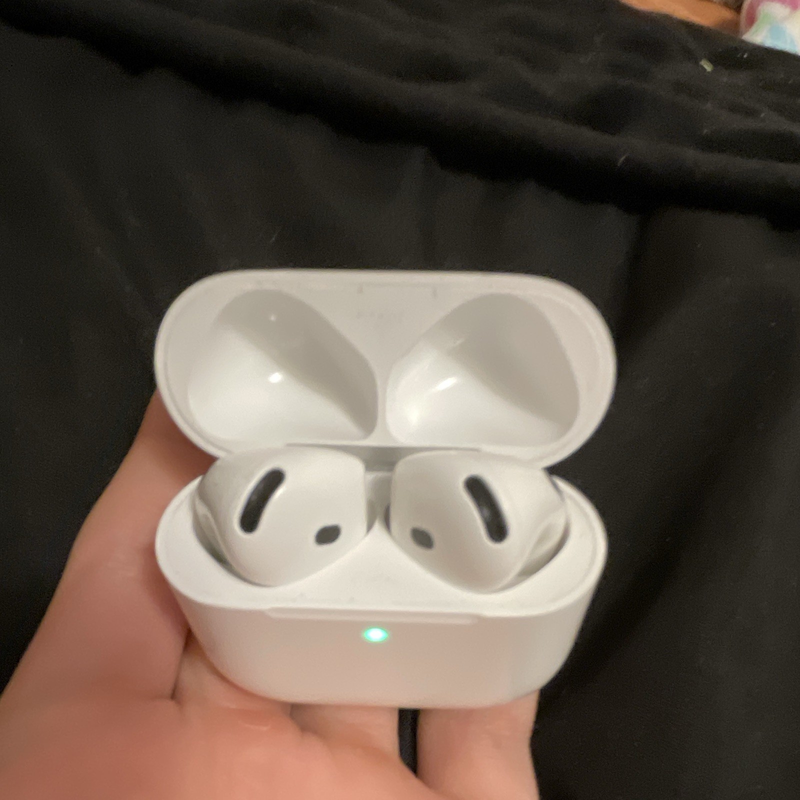 Apple AirPods4 with noice cancellation