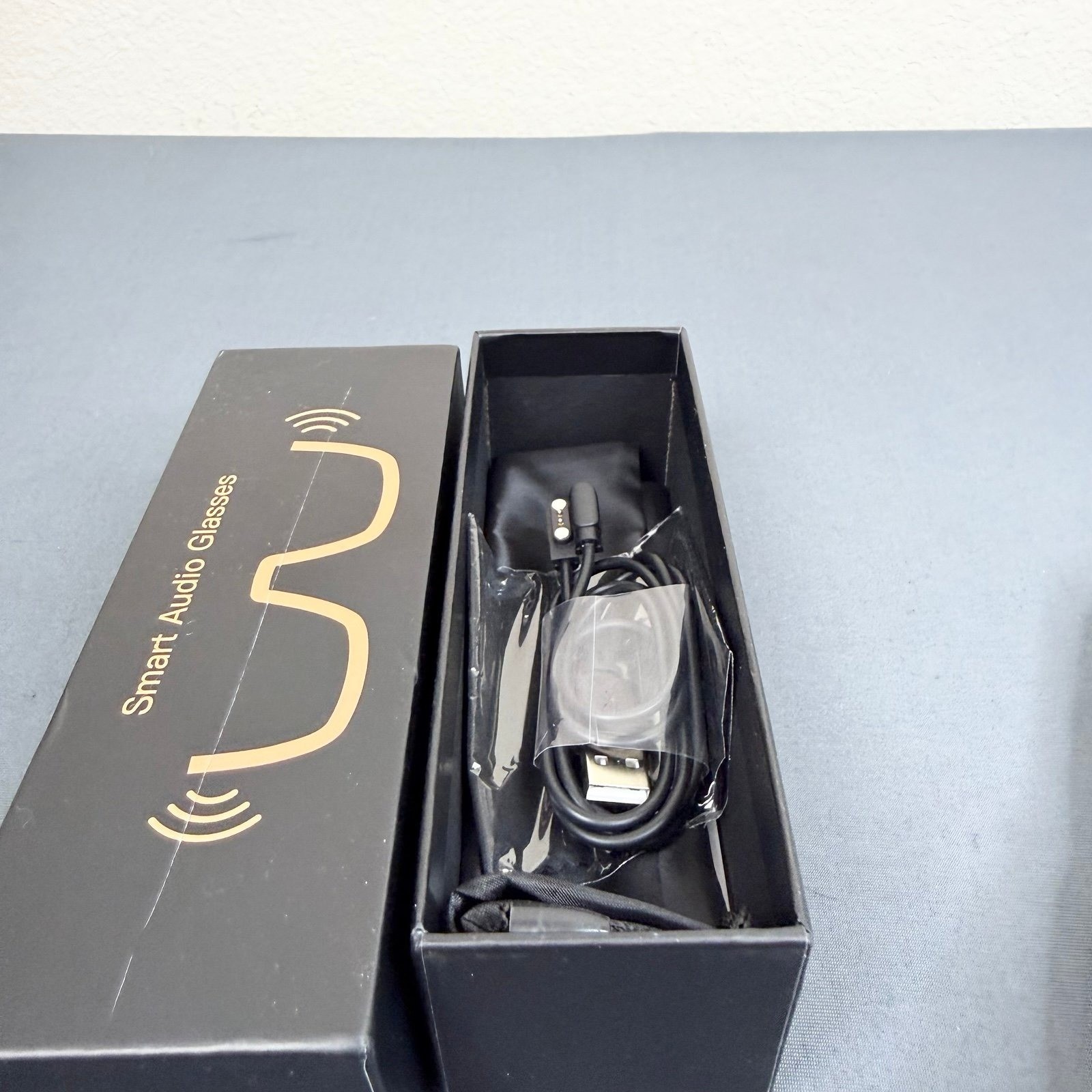 Smart Audio Glasses – Music, Calls & Voice Assistant (New in Box)