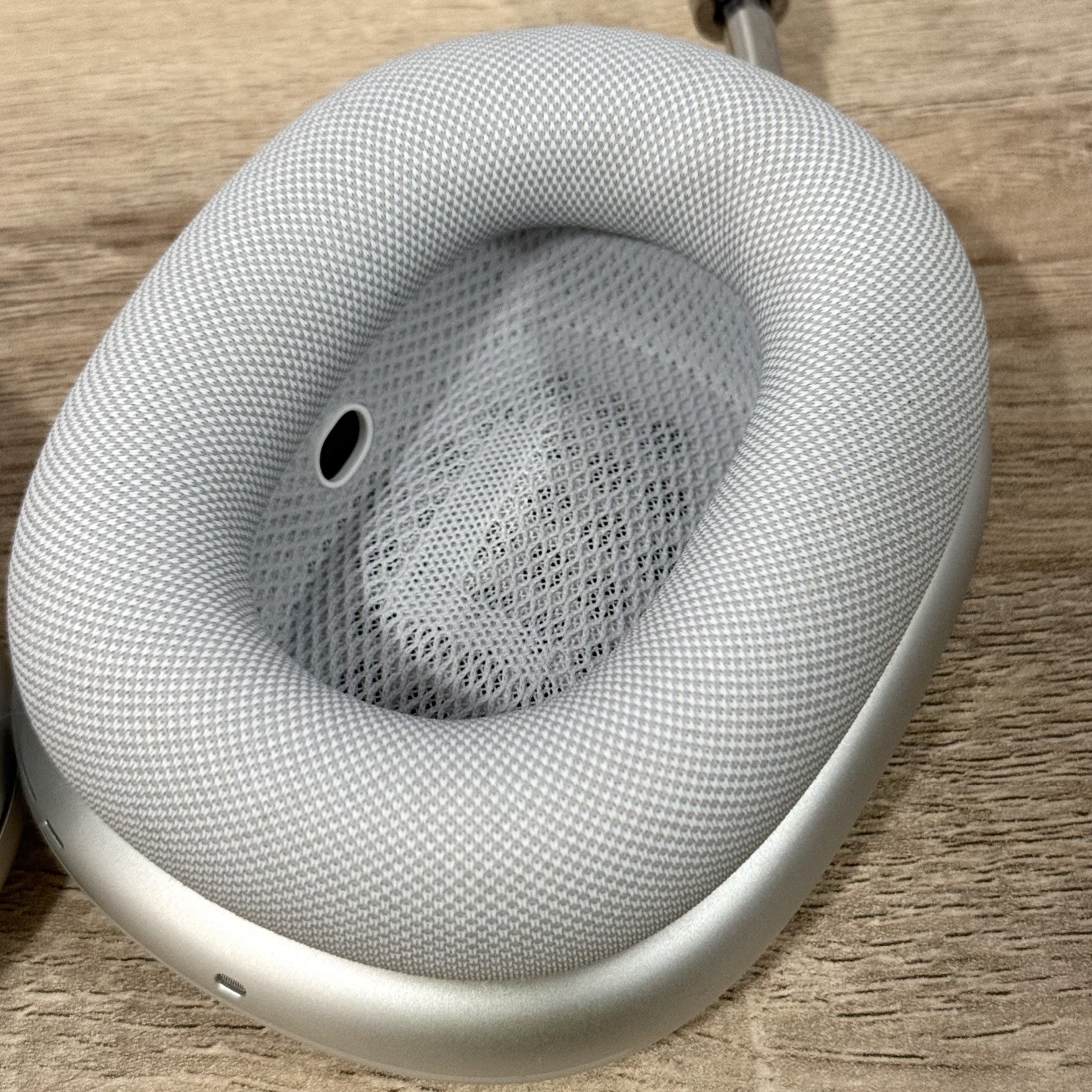 Apple AirPods Max A2096 1st Gen Bluetooth Headphones Lightning White Silver