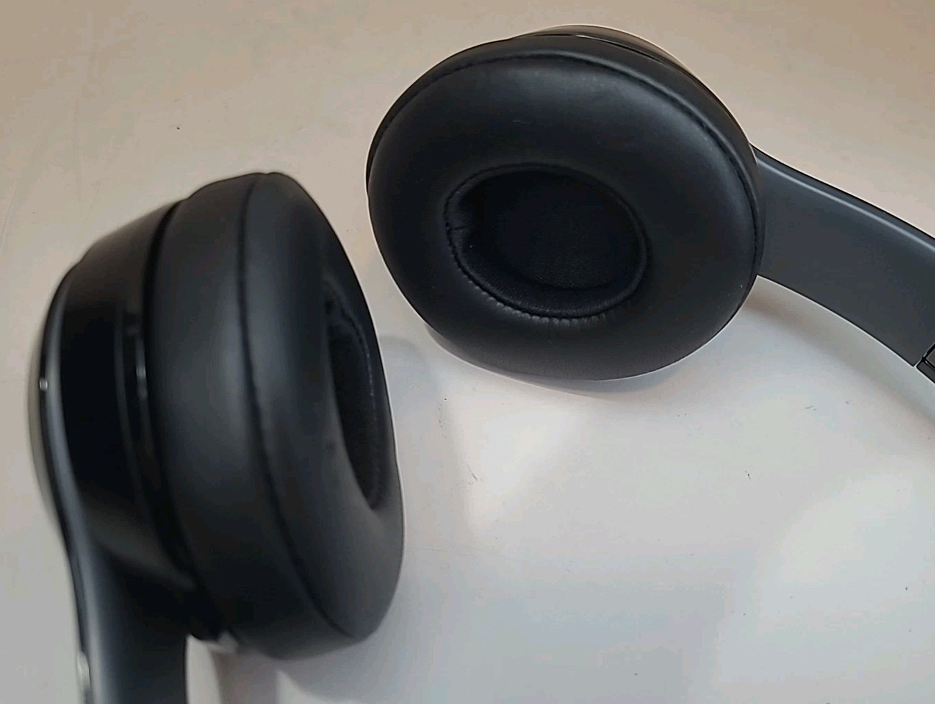 Beats by Dr.Dre Solo 2 Wireless On-Ear Headphones Black & Red – Tested – Read