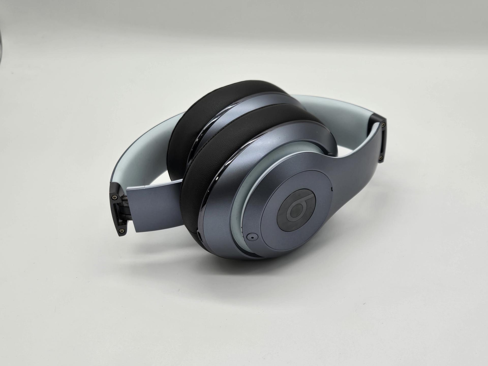 Beats by Dr. Dre Studio 2.0 WIRED Over Ear Headphones- Metallic Sky NOT WIRELESS