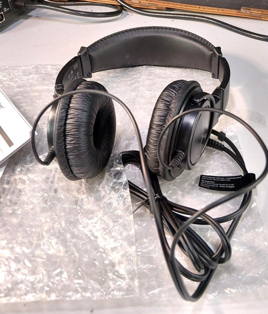 LOT OF 2 – KENSINGTON Classic 3.5mm Headphone With 9ft Cord, Black K33137
