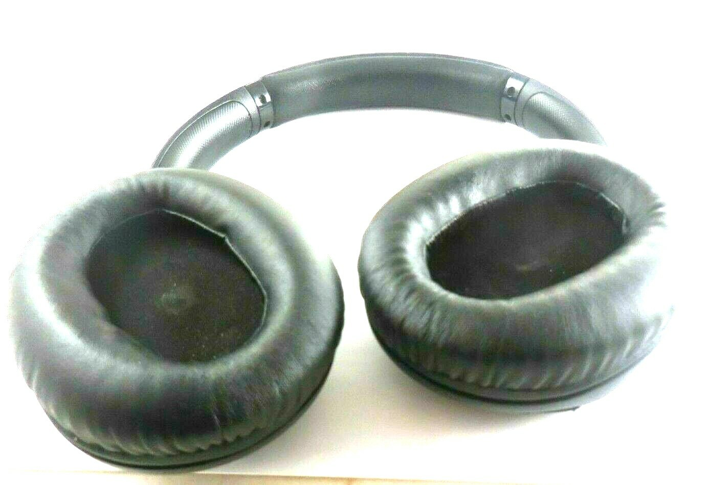 Sony WH-CH710N Wireless Over-Ear Noise Canceling Headphones ( BROKEN HINGE)