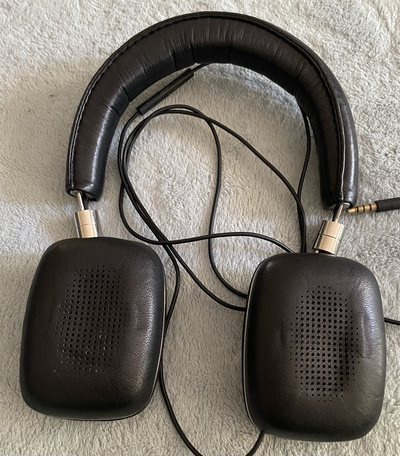 Bowers & Wilkins P5 Wired On-Ear Headphones – Black