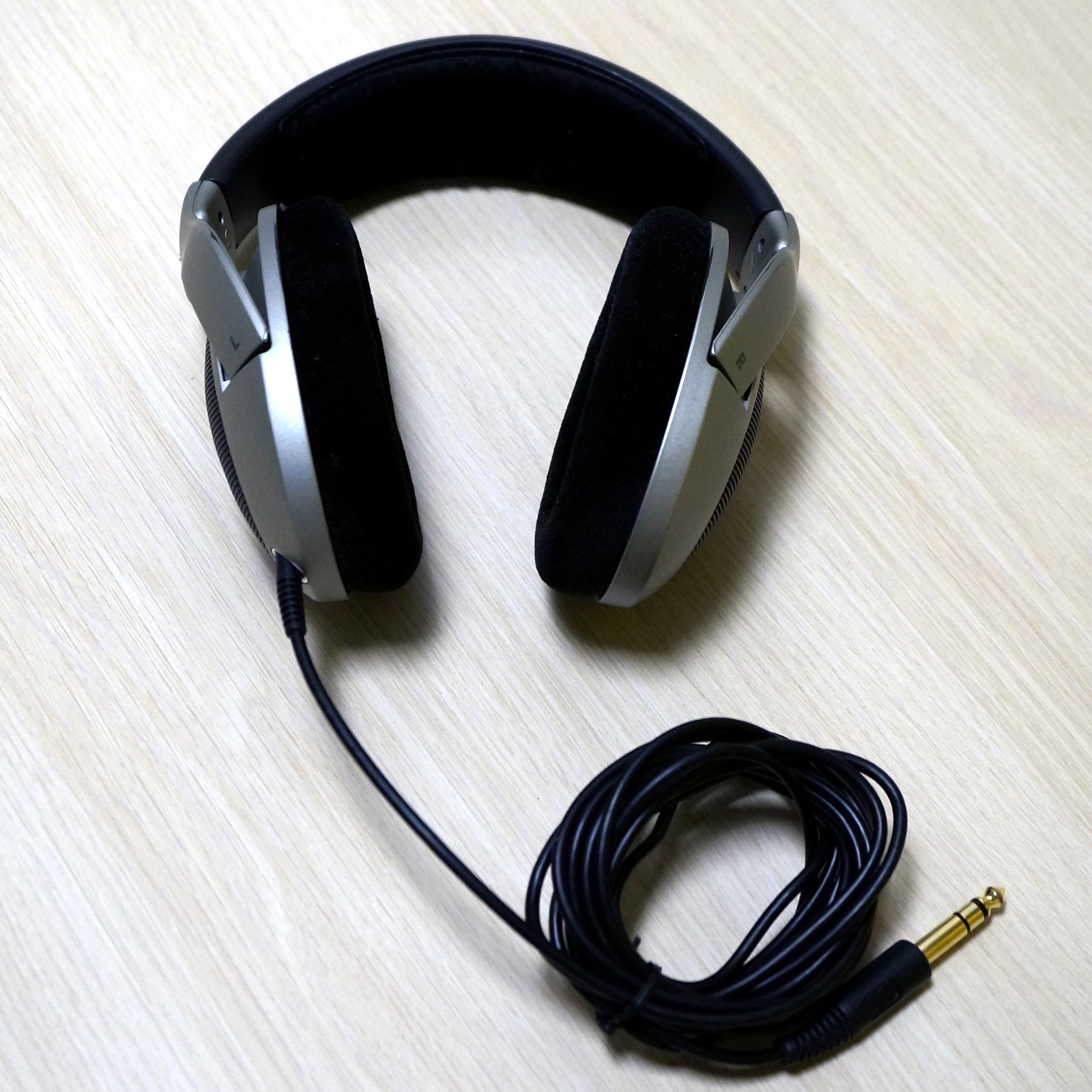 Sennheiser HD 555 Headphones Black/Gray – 6.3mm Connector Jack
