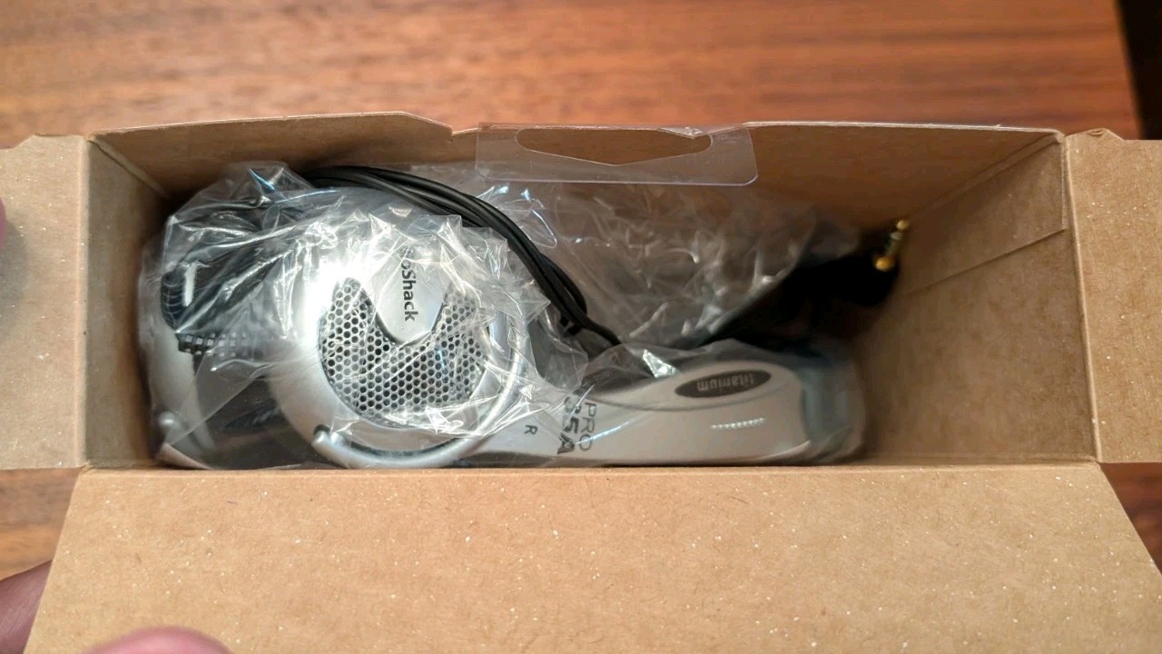 RadioShack PRO 35A Titanium Stereo Headphones 33-1222 NEW Open Box NOS