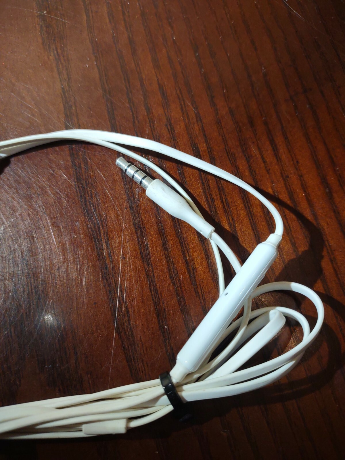 Samsung White Used Earbuds-SHIPS N 24 HOURS