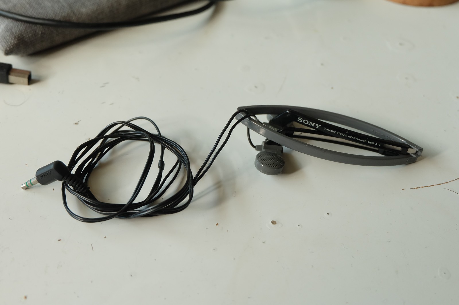 Sony MDR-A10 folding headphones for Discman [INTERMITTENT CONNECTOR]