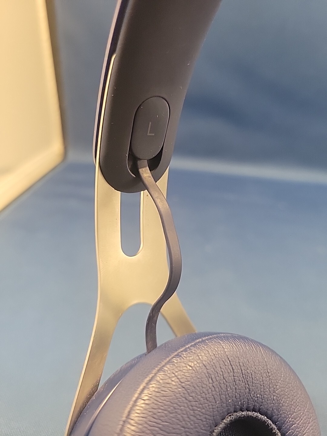 Beats By Dr. Dre – “Wired” Headphones – (Blue)_Plus Volume Buttons