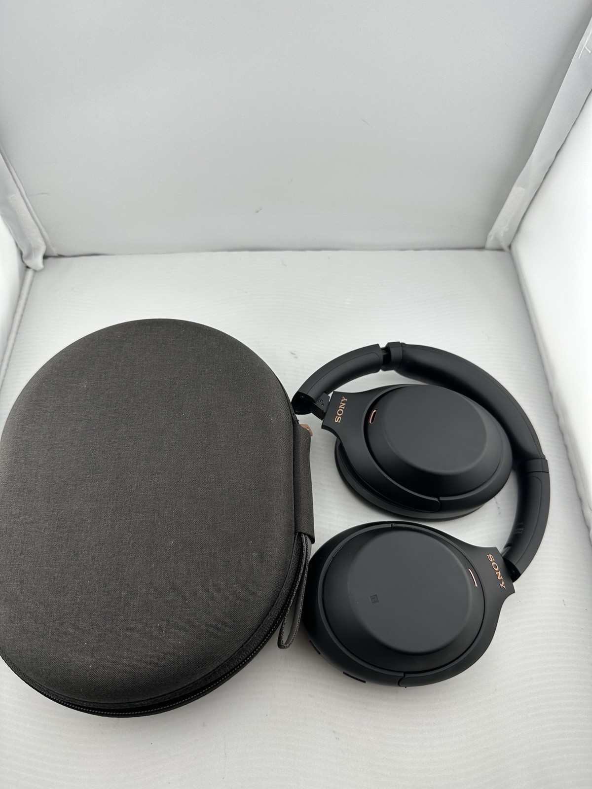 SONY WH-1000XM4 Headphones Black + Case (Poor Battery Health)