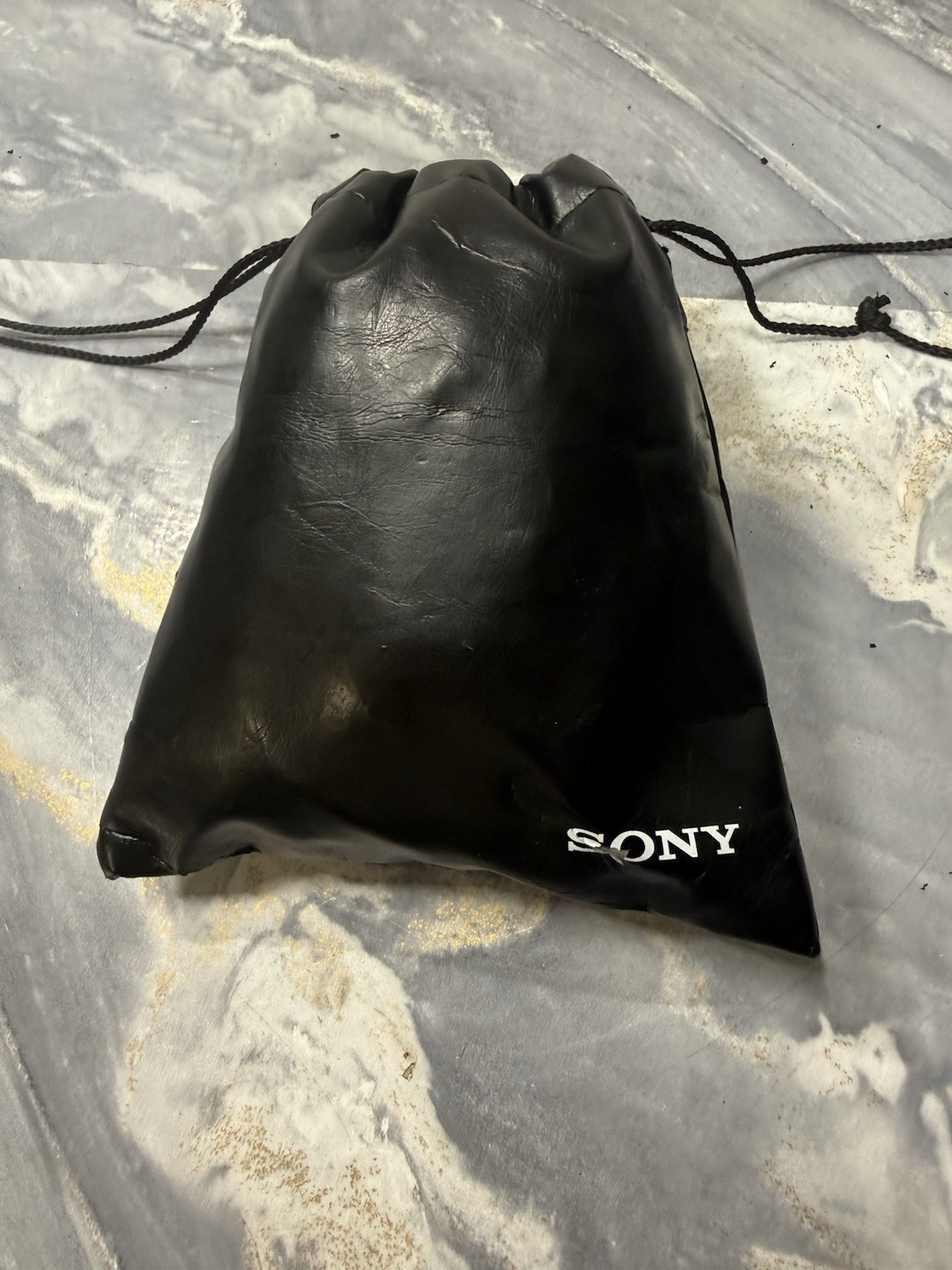 Sony MDR-V6 Over the Ear Headphones – Studio Monitors – Black