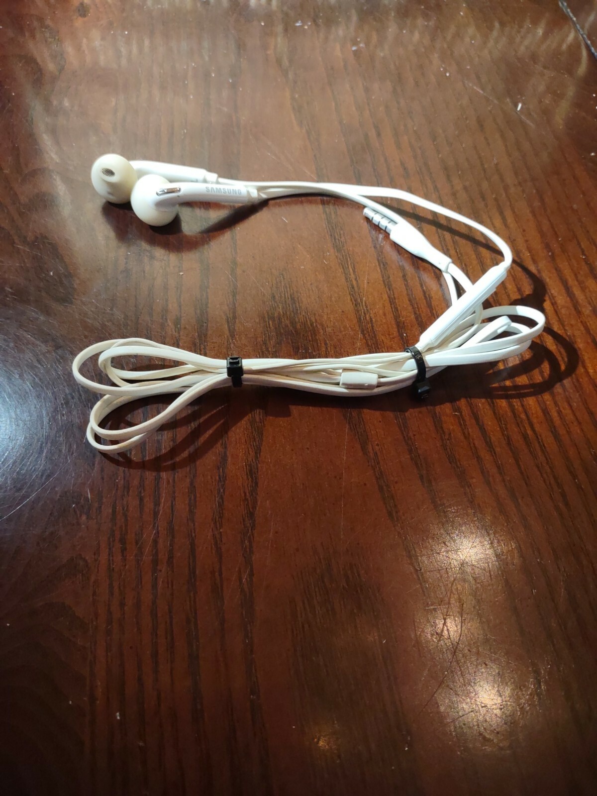 Samsung White Used Earbuds-SHIPS N 24 HOURS