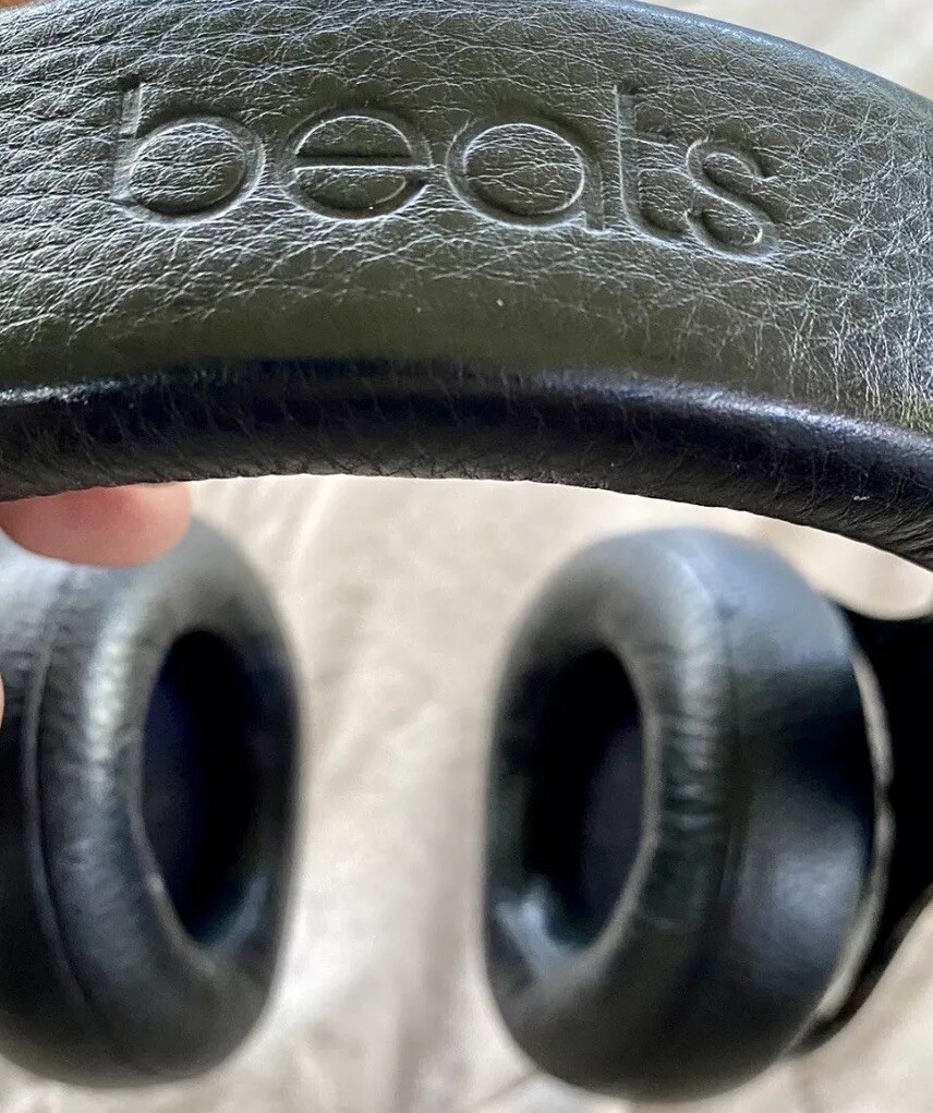 LIMITED EDITION BEATS 🎧 PRO CUSTOM MADE 24K GOLD AND JET GLOSSY BLACK 💪🔥