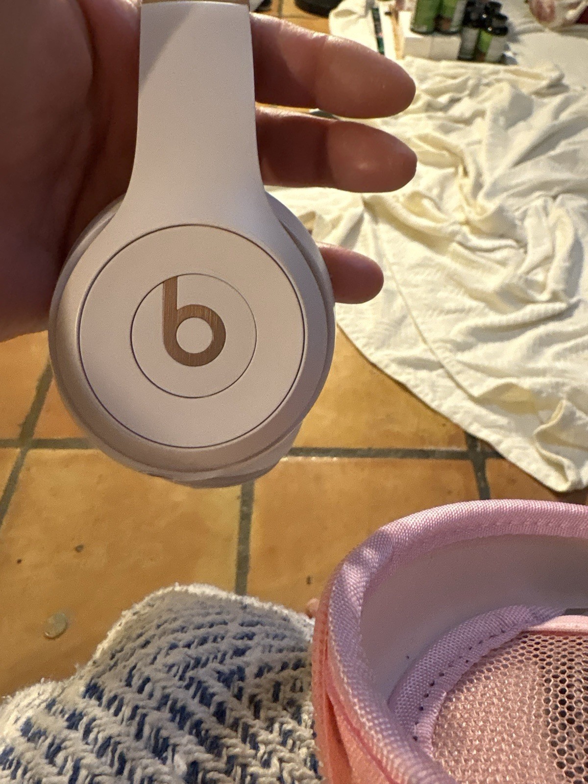 Beats Solo3 Wireless Bluetooth On-Ear Headphones White w/ Pink Carry Case