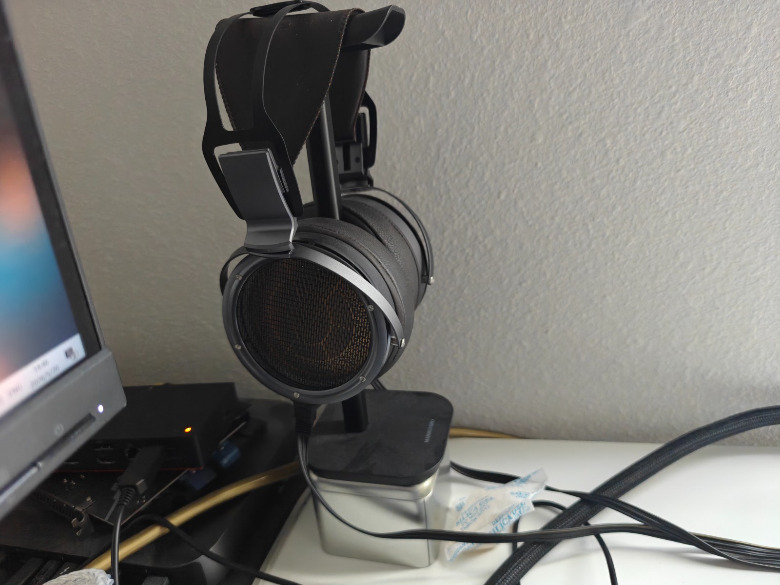 stax x9000 headphone and mjolnir audio novem amp combo