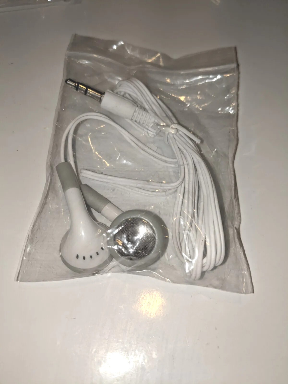 (4) Classic In Ear Buds Wired Headphones 3.5mm Jack Apple Samsung Android Nokia