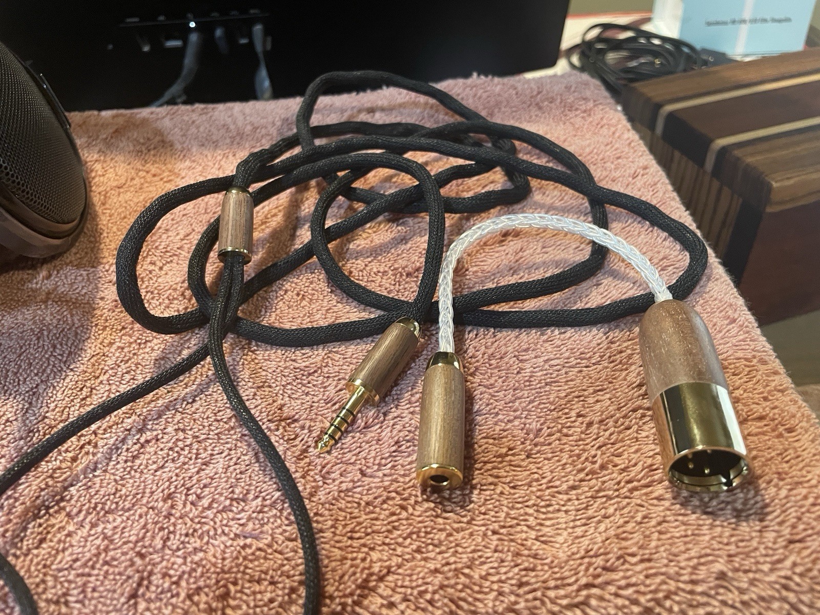 Sennheiser HD650 XLR 4.4mm connection + adaptor / Dekoni Sheepskin Pads / EXC /