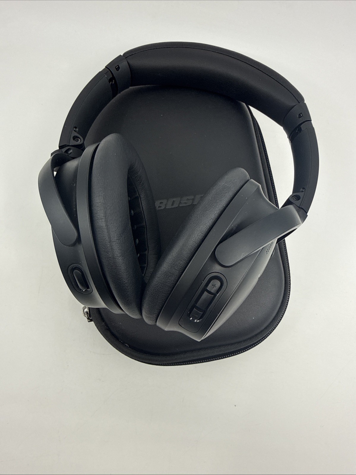 Bose QuietComfort 45 Noise Canceling Bluetooth Headphones – Black 437310 + Case