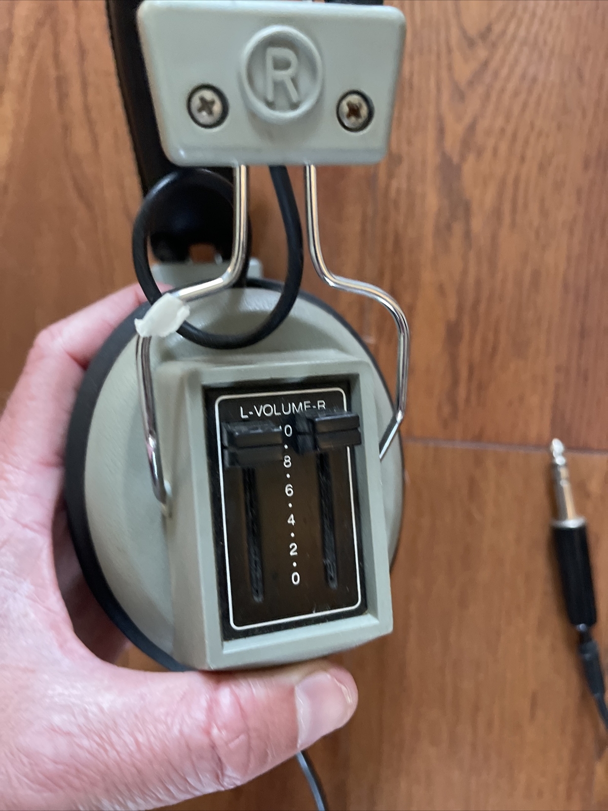 VTG Realistic Nova 16 Headphones Stereo 8 ohms Volume Control Green Over Ear