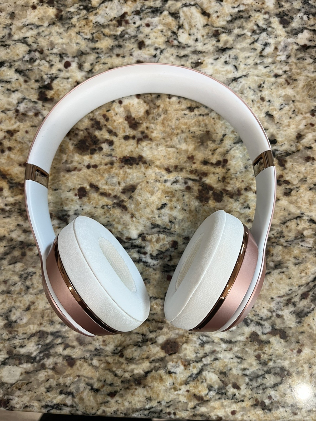 Beats by Dr. Dre Beats Solo3 Wireless On-Ear Headphones – Rose Gold