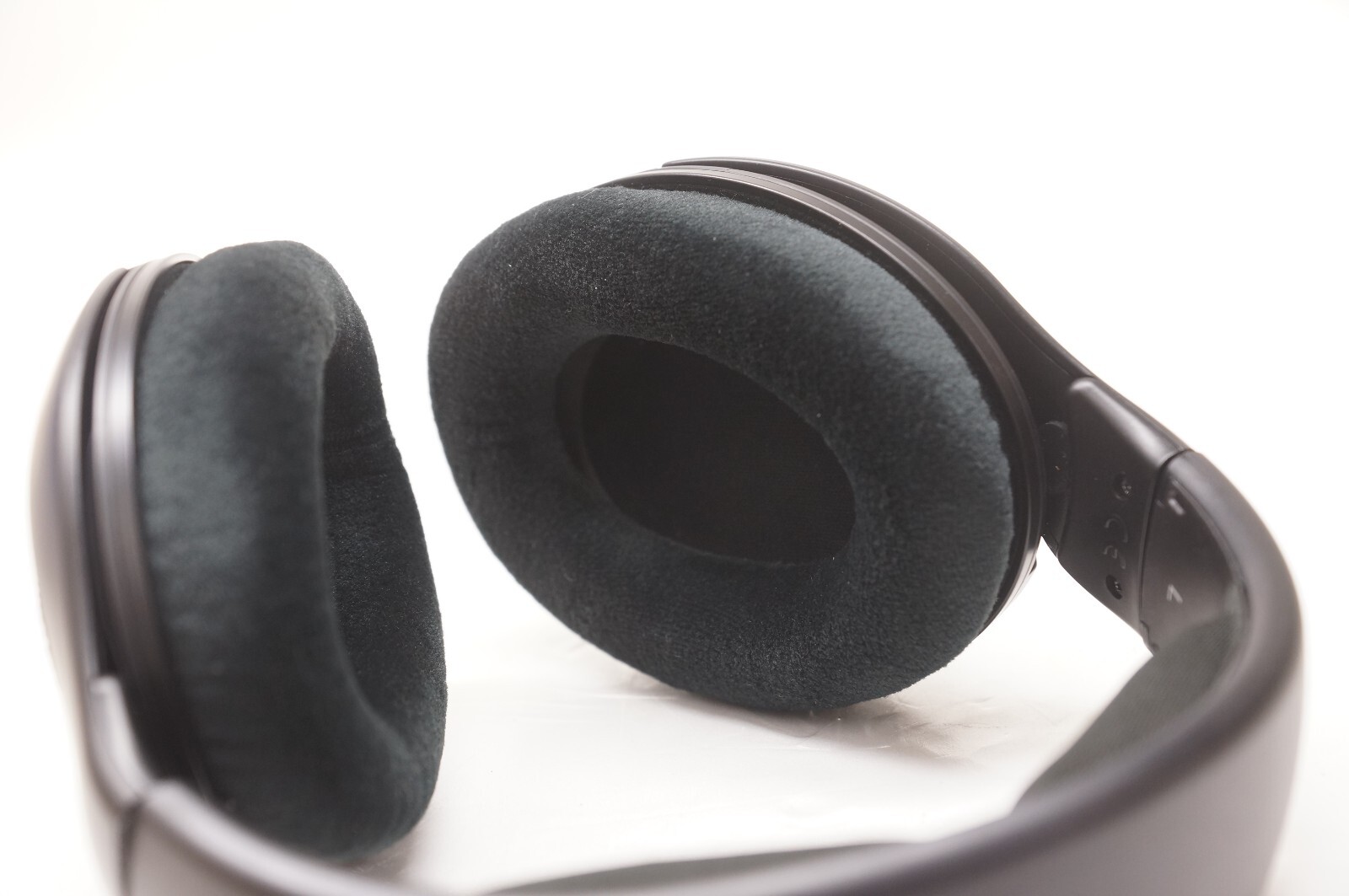 Sennheiser HD560 S Over-The-Ear Audiophile Headphones with Box / From Japan