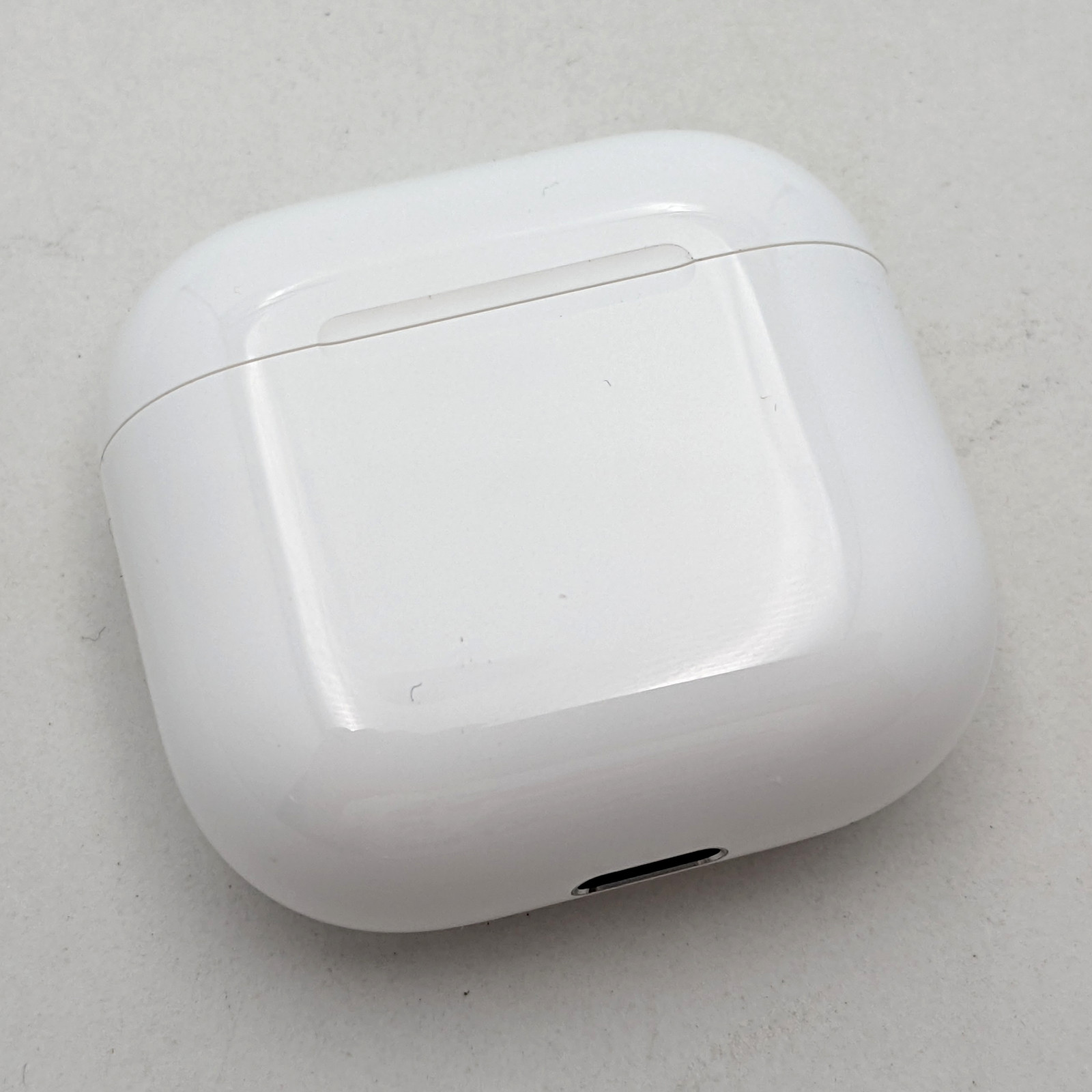 Apple AirPods 4th Gen Earbuds & Case – (A3050 A3053 A3058) – MXP63LL/A