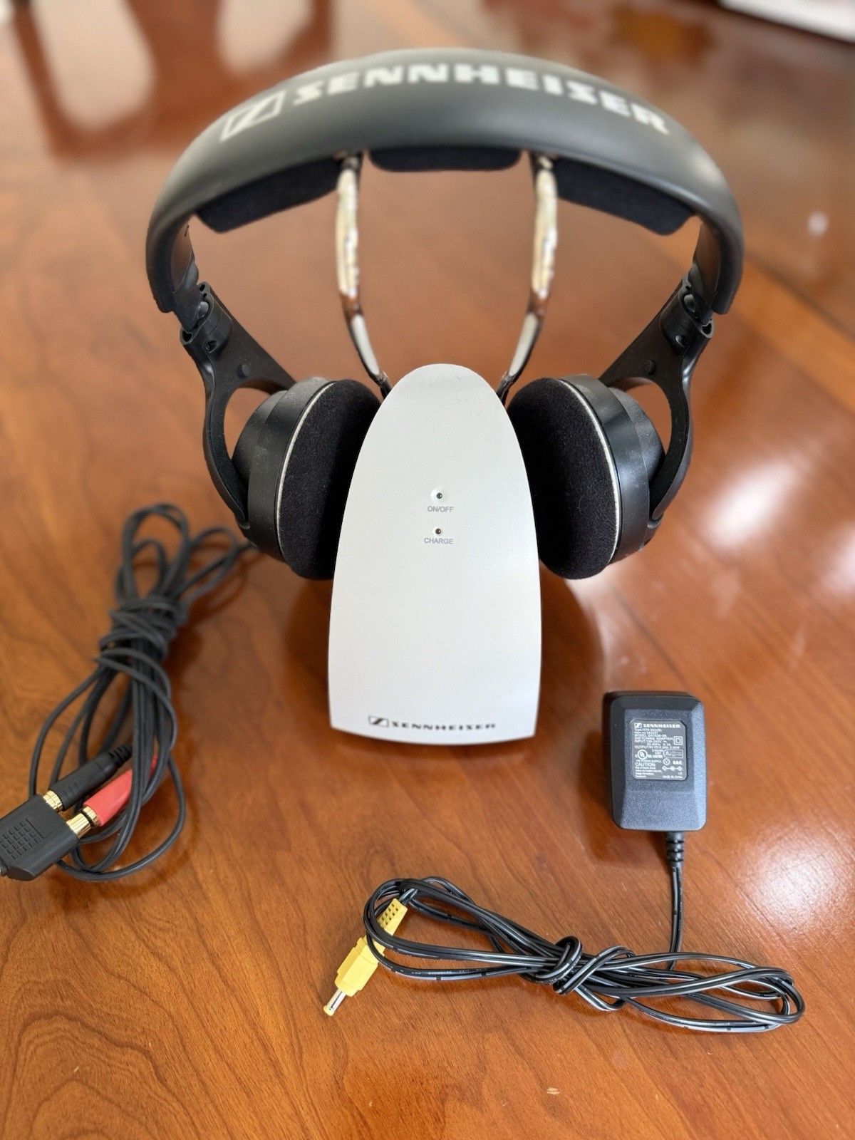 Sennheiser RS120 Wireless TV Headphone System Complete Tested Excellent