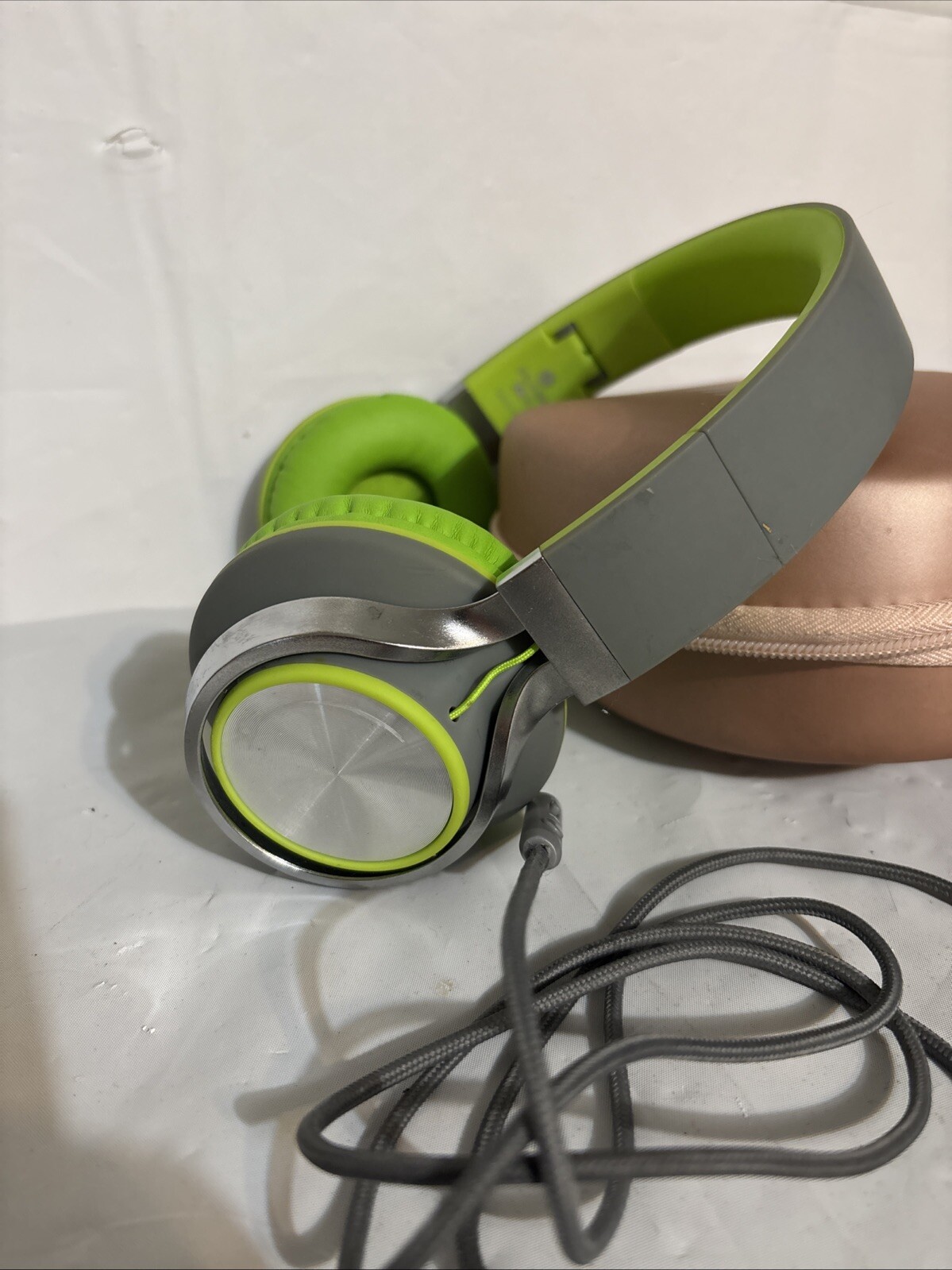 AILIHEN C8 Headphones Wired, On-Ear Headphones. Neon Green. Zipper Case. Tested