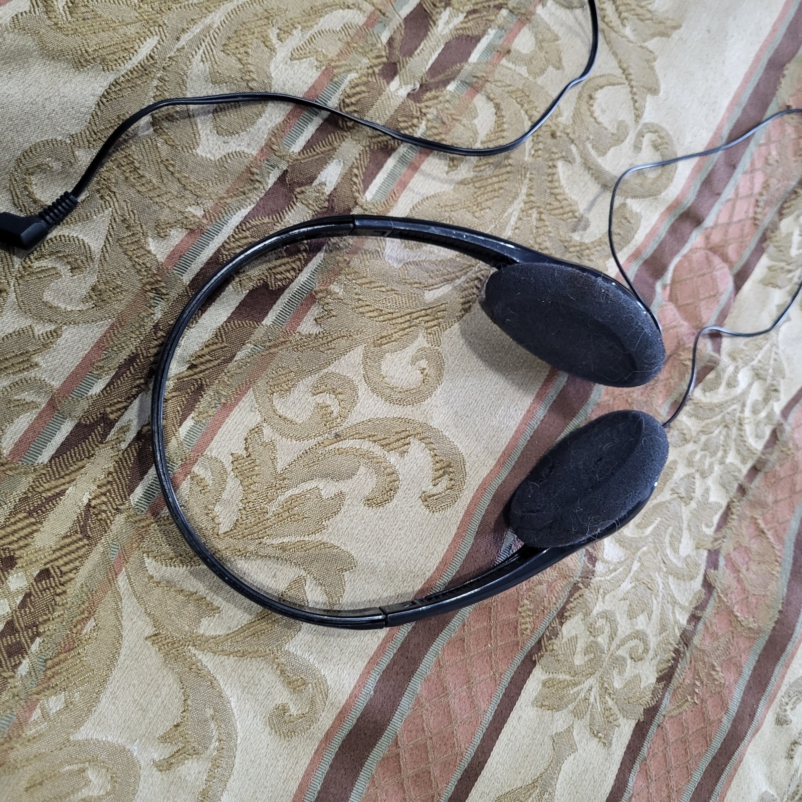 ONN On-Ear Headphones Lightweight Design and Adjustable 3.5mm Aux Plug 131407